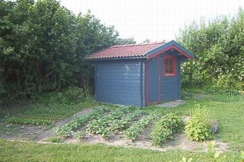 SCHULLEBEN - Schulgarten (Bild Gartenhaus) (547x369)