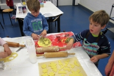 Weihnachtsbacken der Klasse 1a 2016 (12) (640x480)